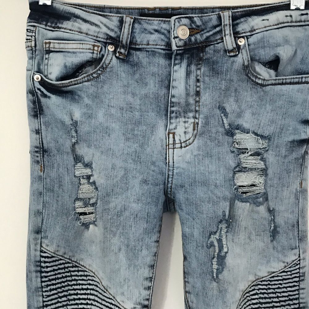 Forever 21 Awesome Distressed & Ripped Jeans Size 29!!
